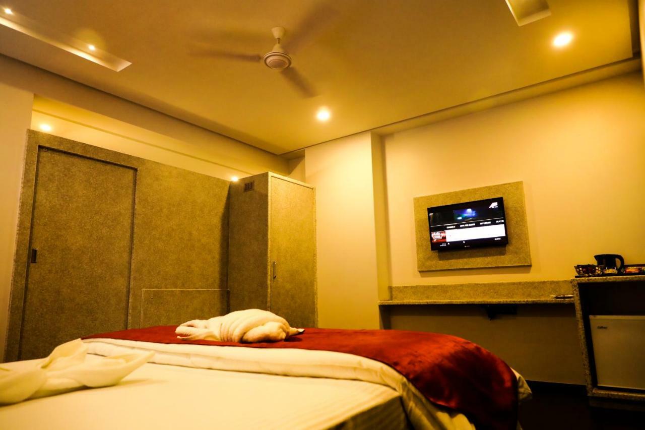 Kyriad Hotel Nashik By Othpl Exterior foto